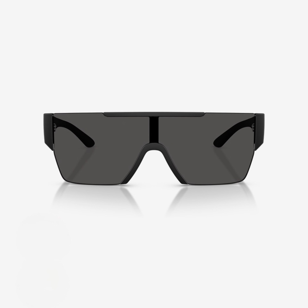 Burberry Black Sunglasses - Picture 2 of 10
